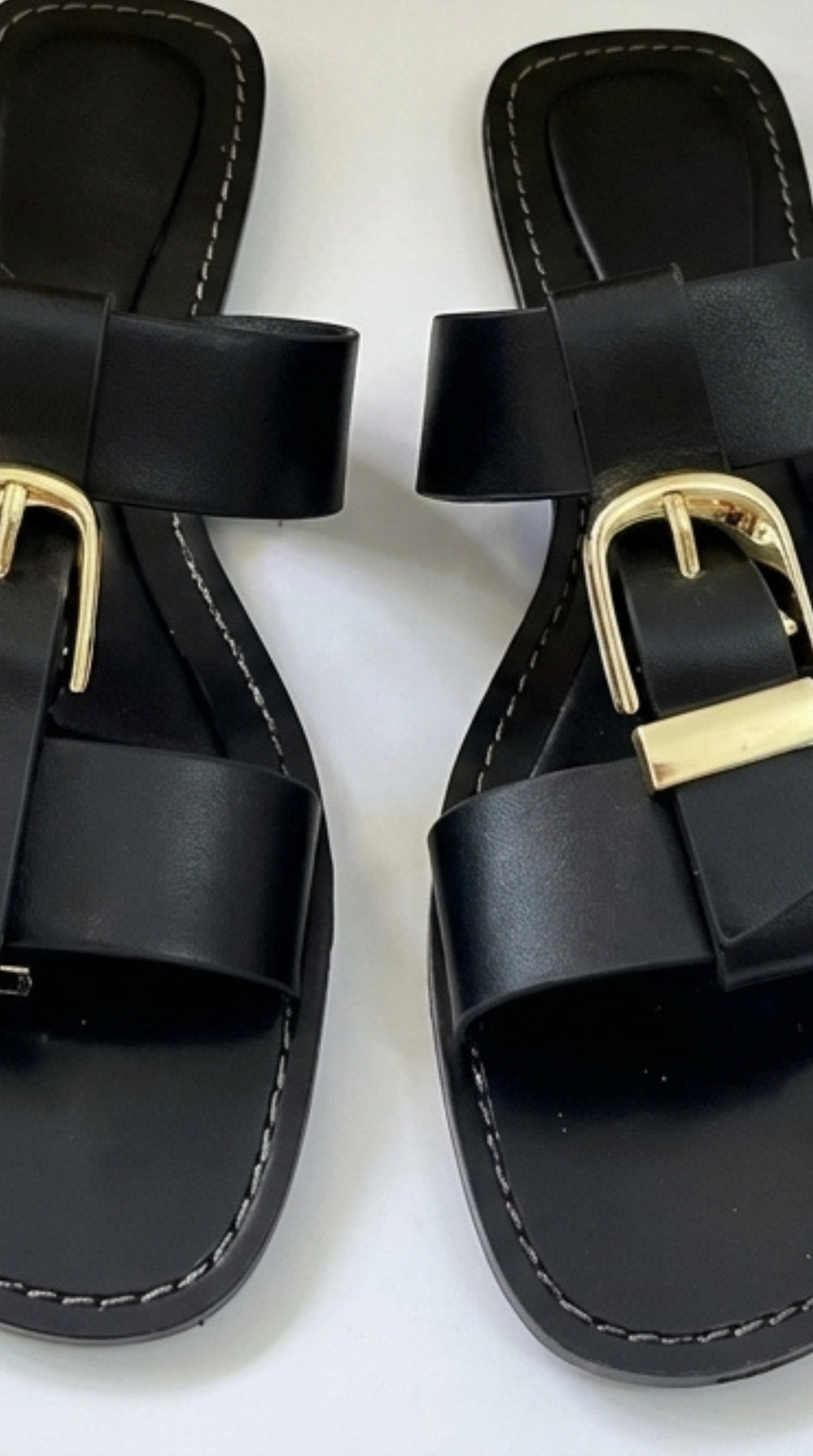 Sandali Venezia con maxi fibbia dorata