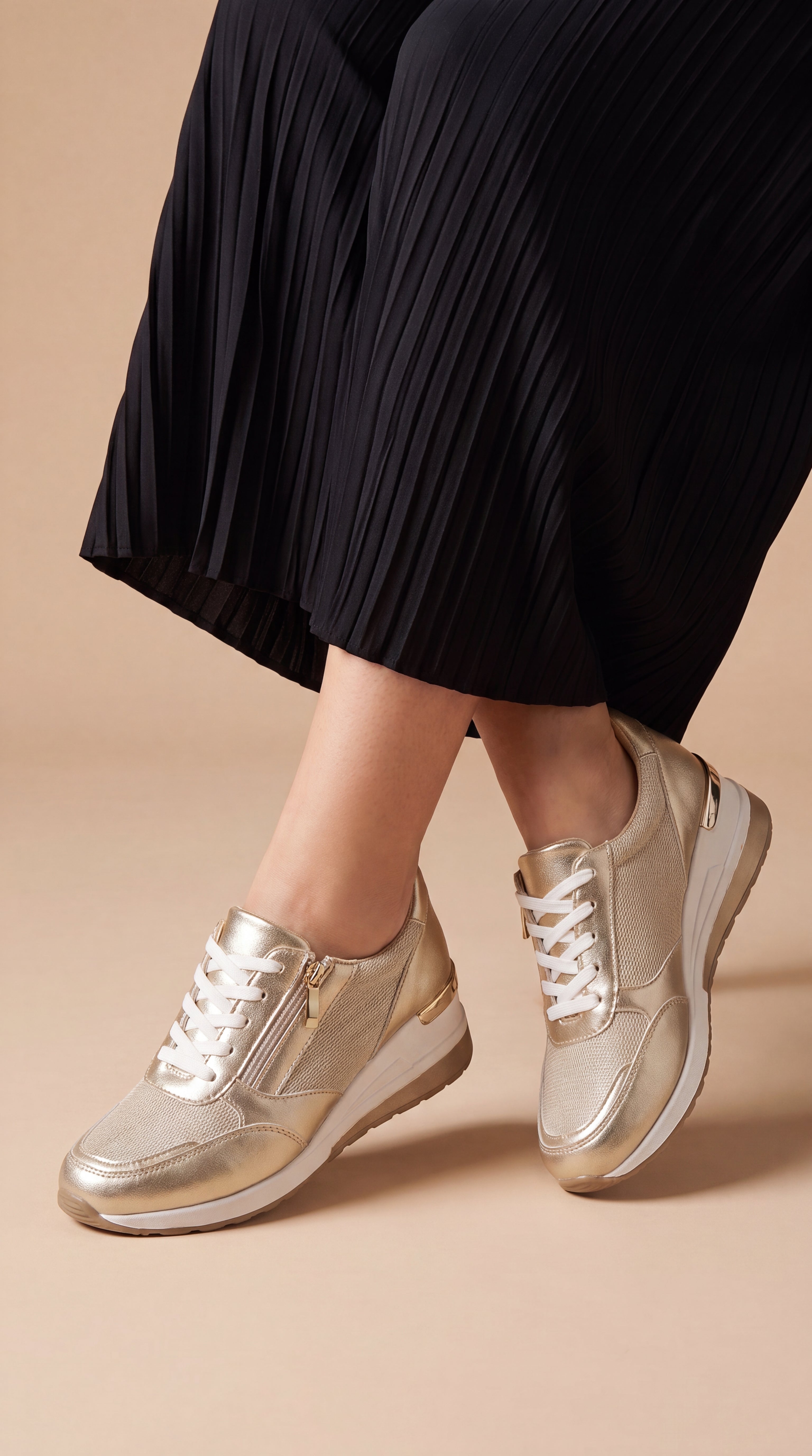 Sneakers Sira con strass e finiture metallizzate