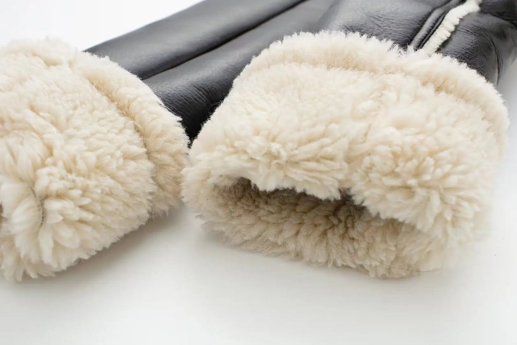 Giacca Chiara corta in similpelle con interno in eco montone
